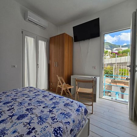 La Casa Di Giuliana Primo Piano Con Balcone Villa อีสเกีย ภายนอก รูปภาพ