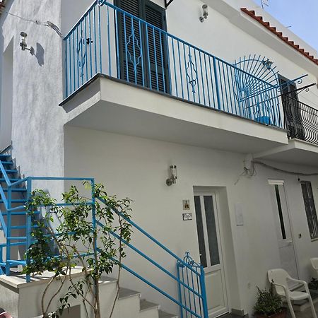 La Casa Di Giuliana Primo Piano Con Balcone Villa อีสเกีย ภายนอก รูปภาพ