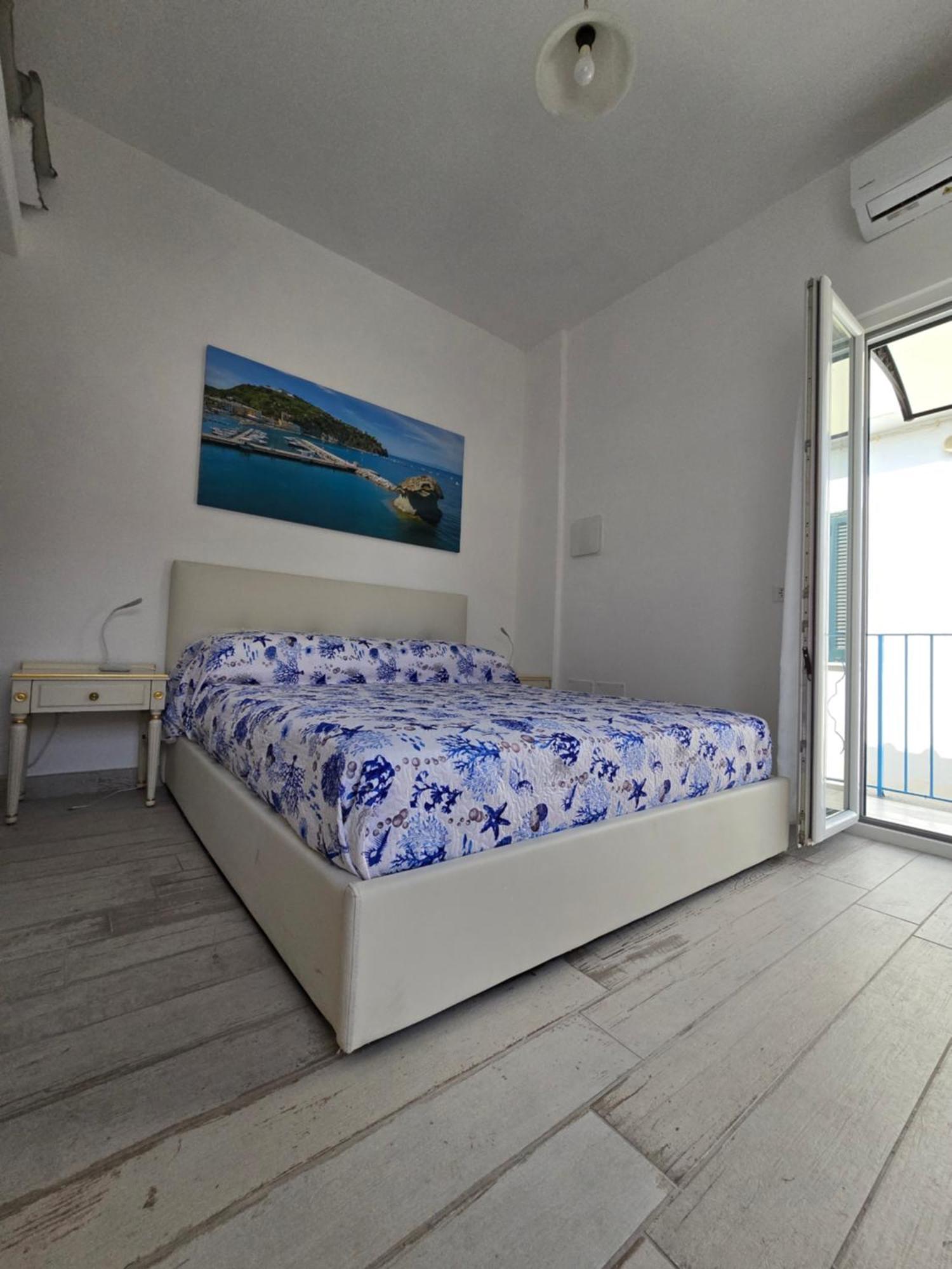 La Casa Di Giuliana Primo Piano Con Balcone Villa อีสเกีย ภายนอก รูปภาพ