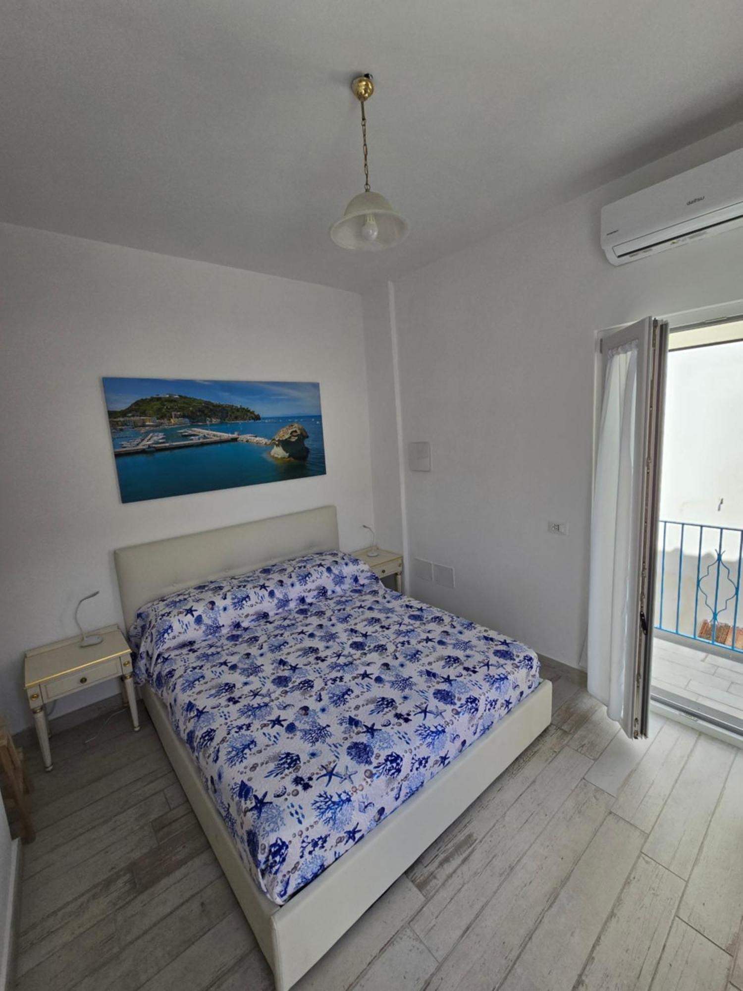 La Casa Di Giuliana Primo Piano Con Balcone Villa อีสเกีย ภายนอก รูปภาพ